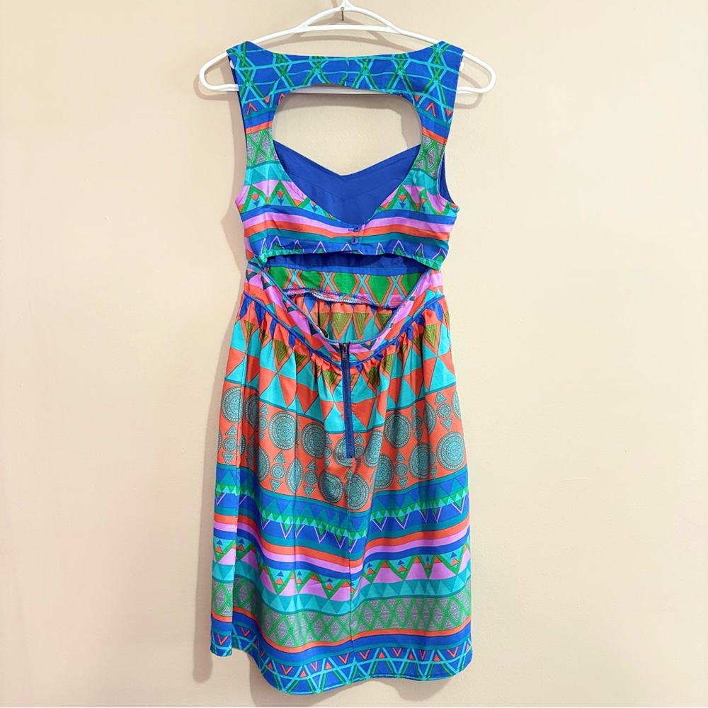 Multicolor Geometric Backless Dress ☀️ - Picture 6 of 14
